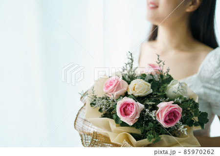 Happy woman holding a beautiful bouquet of flower. 85970262