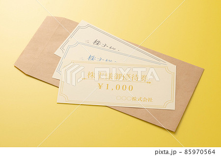 株主優待券　イメージ写真 85970564