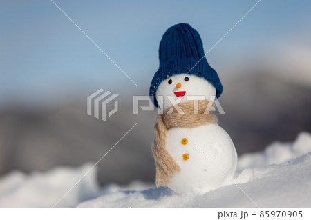 青空と雪だるま　ウィンターリゾートのイメージ 85970905