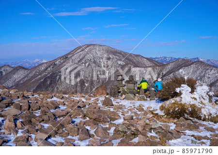 冬の群馬県赤城公園 地蔵岳山頂から黒檜山方面 85971790