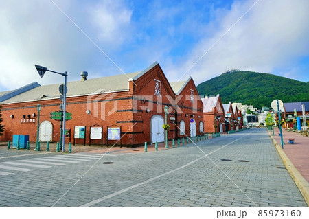金森赤レンガ倉庫と函館山 金森赤レンガ倉庫と函館山 85973160