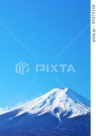 冬の青空と富士山 冬の青空と富士山 85974148