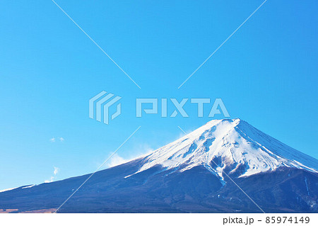 冬の青空と富士山 85974149