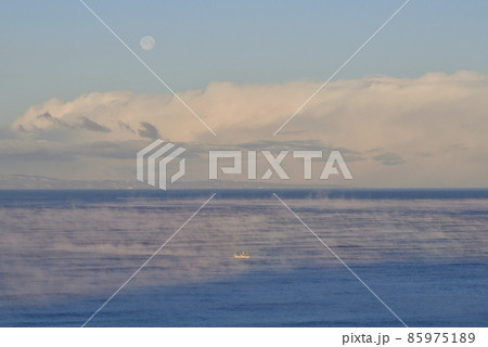 冬の北海道乙部町で気あらしの立ち上る厳寒の日本海の風景を撮影 冬の北海道乙部町で気あらしの立ち上る厳寒の日本海の風景を撮影 85975189