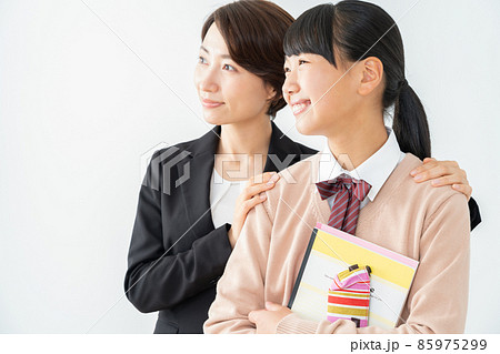 中学生　高校生　女性　勉強　受験　教育　学習 85975299