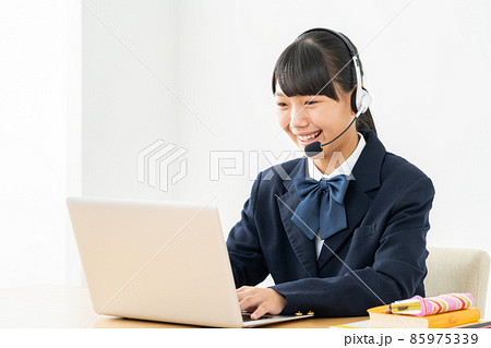 中学生　高校生　女性　勉強　受験　教育　学習 85975339