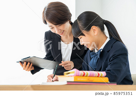 中学生 高校生 女性 勉強 受験 教育 学習 中学生 高校生 女性 勉強 受験 教育 学習 85975351