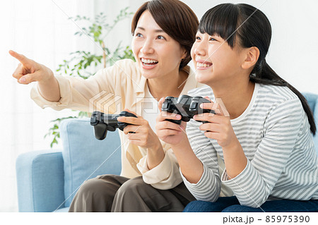 親子 家族 ファミリー 母親 お母さん 娘 親子 家族 ファミリー 母親 お母さん 娘 85975390