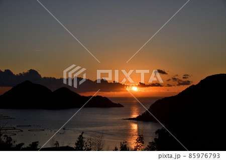 太郎坂広場から二木島湾を望む(朝日) 【三重県熊野市】 太郎坂広場から二木島湾を望む(朝日) 【三重県熊野市】 85976793