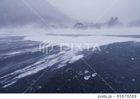 厳冬期の赤城大沼「群馬県」 85979289