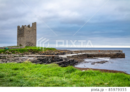 Rossle castle at Easky pier in County Sligo - Republic of Ireland. 85979355
