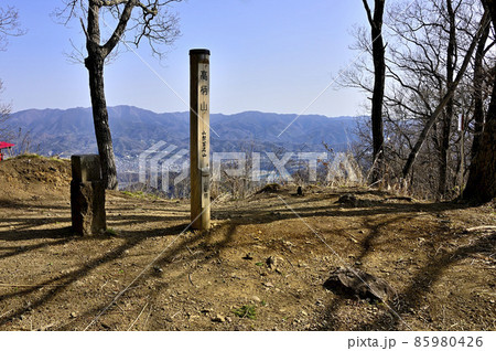 道志山塊 山梨百名山の高柄山山頂 道志山塊 山梨百名山の高柄山山頂 85980426
