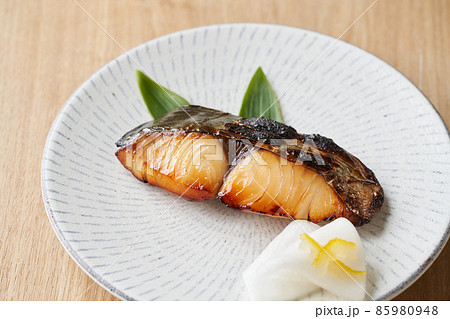 鰆のつけ焼き（幽庵焼き） 85980948