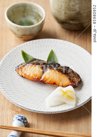 鰆のつけ焼き（幽庵焼き） 85980952