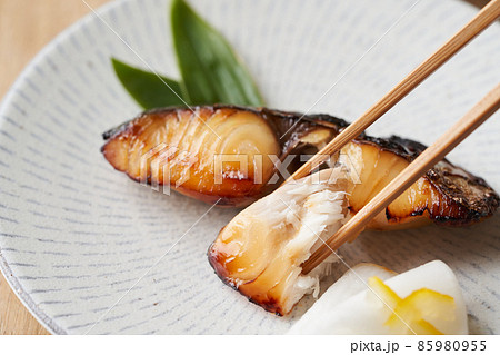 鰆のつけ焼き（幽庵焼き） 85980955