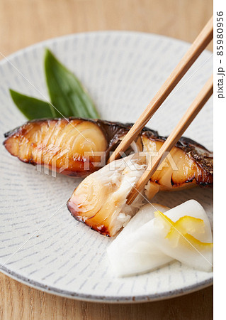 鰆のつけ焼き（幽庵焼き） 85980956