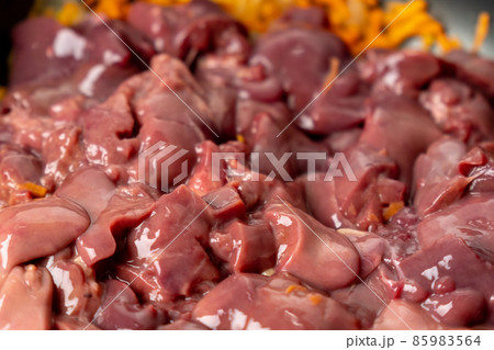Fried chicken liver, cooking in the pan. homemade food. Close-up, selective focus 85983564
