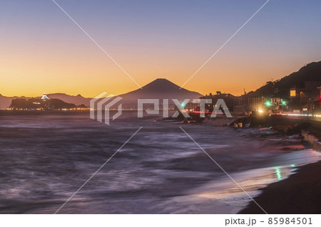 湘南の夕景 江ノ島と富士山 【神奈川県・鎌倉市】 湘南の夕景 江ノ島と富士山 【神奈川県・鎌倉市】 85984501