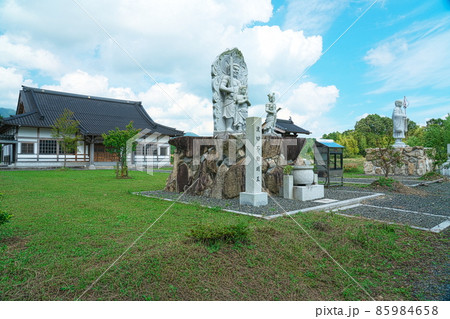 【中国四十九薬師霊場】第四番　蒜山高原の寺・福王寺の境内1　岡山県真庭市 85984658