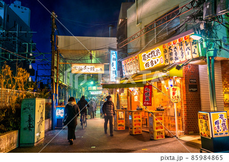 日本の川崎都市景観 レトロな飲み屋街・溝の口駅西口商店街などを望む＝1月20日の写真素材 [85984865] - PIXTA