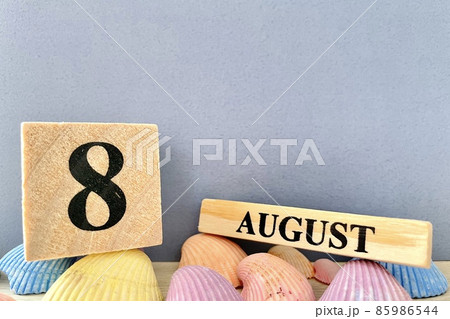 8月 カレンダーイメージ コピースペースあり 85986544