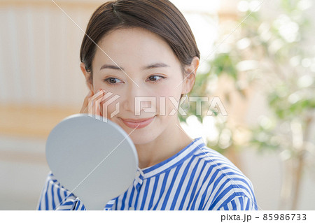 美容　ビューティー　30代女性 85986733