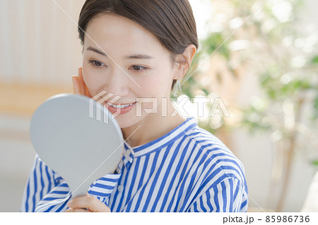 美容　ビューティー　30代女性 85986736