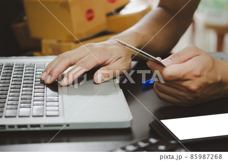 businessman using credit card online shopping Internet banking concept technology businessman using credit card online shopping Internet banking concept technology 85987268