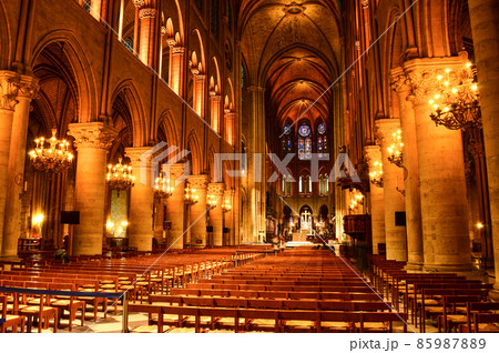 ノートルダム大聖堂の礼拝堂 85987889