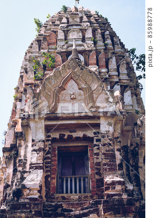 Close up of the Central prang or tower of Wat Ratchaburana in Ayutthaya Historical Park in Thailand Close up of the Central prang or tower of Wat Ratchaburana in Ayutthaya Historical Park in Thailand 85988778