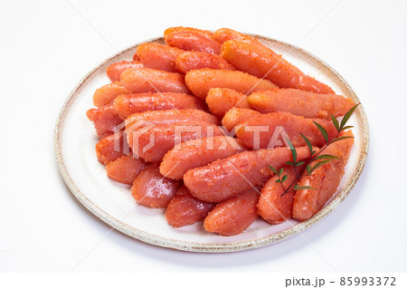お皿に盛り上がった辛子明太子 85993372