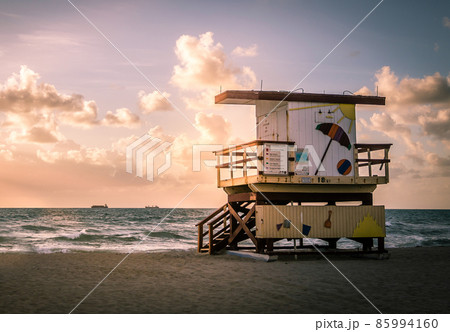 Lifeguard Tower 85994160