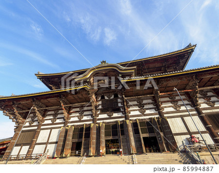 青空と東大寺の大仏殿 青空と東大寺の大仏殿 85994887