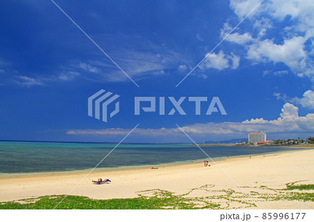 沖縄本島屈指のリゾート地 恩納村の美しいビーチ 沖縄本島屈指のリゾート地 恩納村の美しいビーチ 85996177