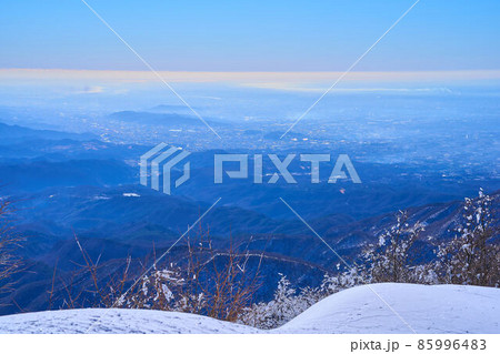 冬の群馬県赤城公園 駒ヶ岳登山中に南東側(桐生市,伊勢崎市,スカイツリー方面)を見る 冬の群馬県赤城公園 駒ヶ岳登山中に南東側(桐生市,伊勢崎市,スカイツリー方面)を見る 85996483