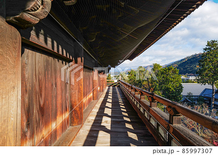 晩秋の南禅寺　三門楼上の景色 85997307
