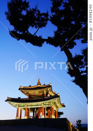 スポット 建物 夜 85998240