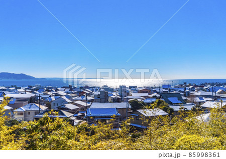雪解けの長谷寺から見た海 85998361