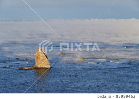 冬の北海道江差町伏木戸海岸で気あらしの立ち上る日本海の風景を撮影 冬の北海道江差町伏木戸海岸で気あらしの立ち上る日本海の風景を撮影 85999462