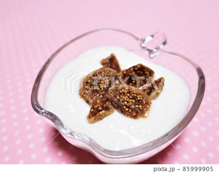 ヨーグルトとドライイチジク 85999905