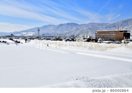 中央橋/千曲川より飯山駅方面を望む(長野県飯山市)【2022.1】 中央橋/千曲川より飯山駅方面を望む(長野県飯山市)【2022.1】 86000864