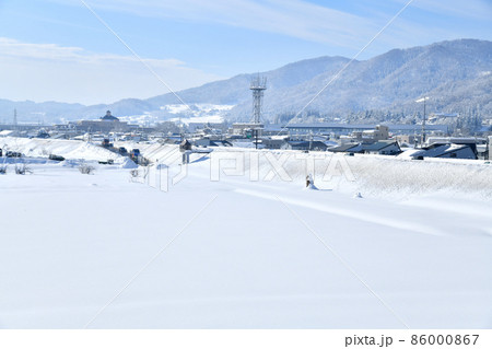 中央橋/千曲川より飯山駅方面を望む(長野県飯山市)【2022.1】 中央橋/千曲川より飯山駅方面を望む(長野県飯山市)【2022.1】 86000867
