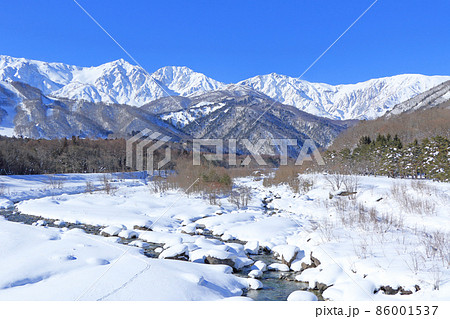 白馬の冬　白馬大橋から望む快晴の白馬三山 86001537