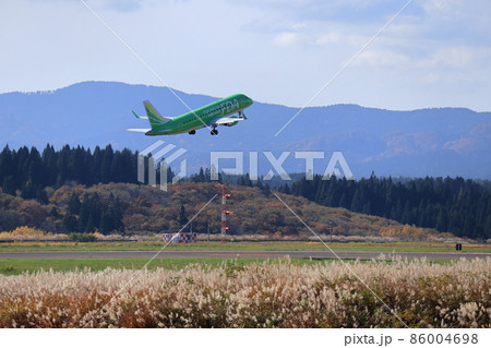 離陸するFDAチャーター機 86004698