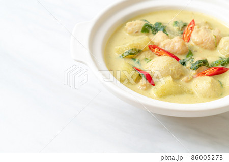 green curry soup with minced pork and meat ball green curry soup with minced pork and meat ball 86005273