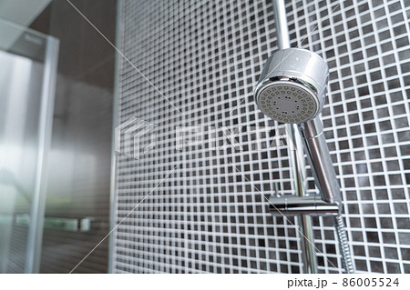 close-up shower head 86005524