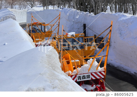 国道103号 雪の回廊 86005625