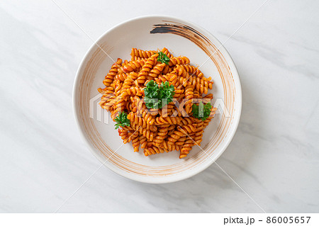 spirali or spiral pasta with tomato sauce 86005657