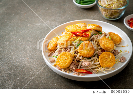 stir-fried bean sprout, egg tofu and minced pork stir-fried bean sprout, egg tofu and minced pork 86005659