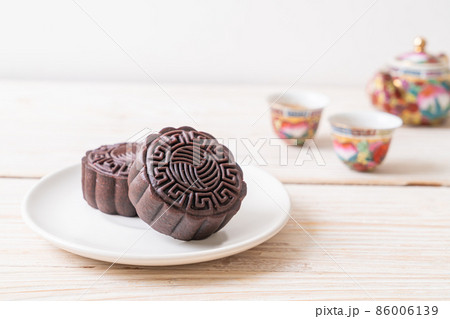 moon cake dark chocolate flavour 86006139
